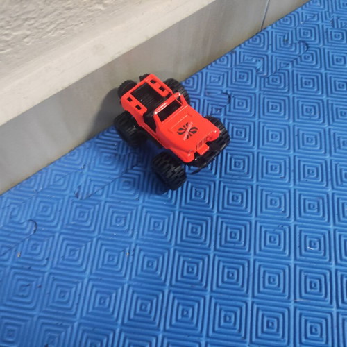 Jeep toy set of 2 like new
