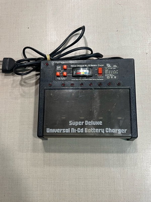Super Deluxe Universal Ni-Cd Battery Charger μεταχειρισμένος φορτιστής για μπαταρίες