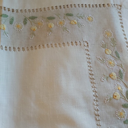Tablecloth 170×270 new with embroidery and 12 napkins