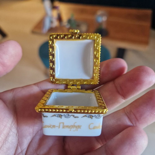 Vintage Russian Jewelry Box used with Palace Bridge design