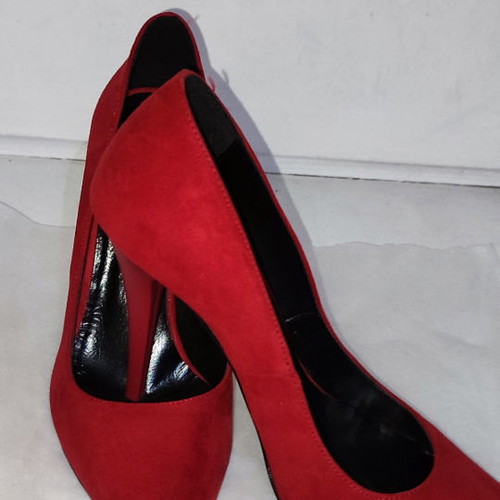 Franchesca Moretti red pumps size 39 like new