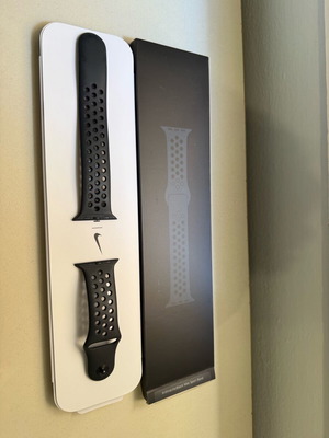 Apple Watch Nike Sport Band μεταχειρισμένο, μαύρο λουράκι
