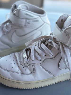 Αυθεντικά Nike Air Force Mid '07 λευκά, μέγεθος 42.5, μεταχειρισμένα
