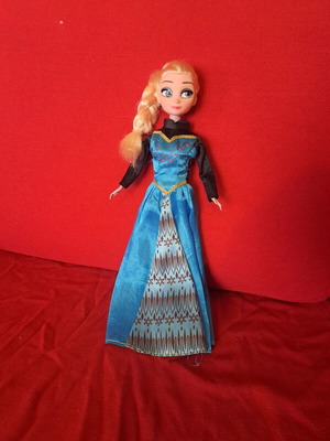 Queen Elsa Doll Water Magic Color Change used