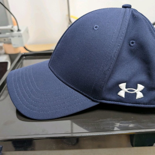Under Armour hat like new, size L/XL, blue