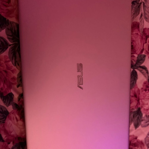 Asus VivoBook 17” Ryzen 3 8GB RAM 500GB SSD like new