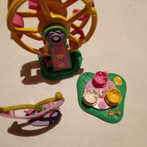 Polly Pocket like new with figures