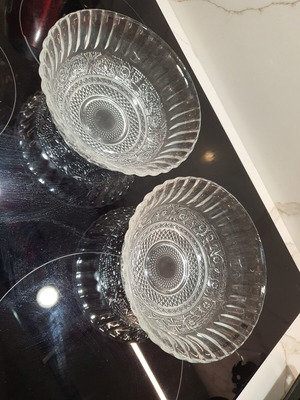 Glass bowls with embossed design like new, set of 2