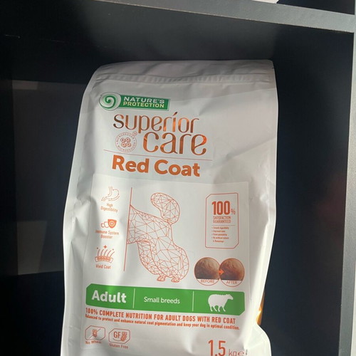 Dog food new, for red coat
