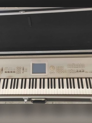 Korg Triton Studio 76 keyboard like new with original plastic case