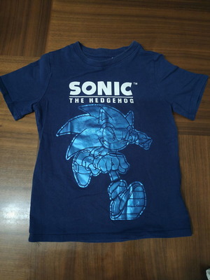 T-shirt H&M Sonic with metallic print, like new, size 122-128 cm