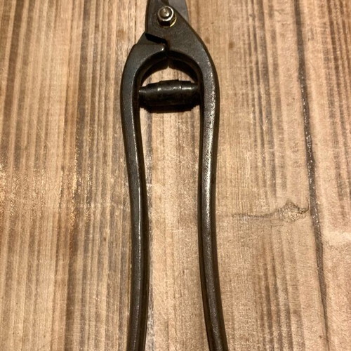 Scissors for tin cans used