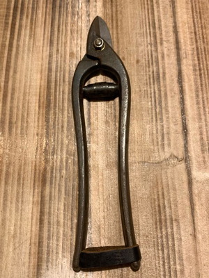 Scissors for tin cans used