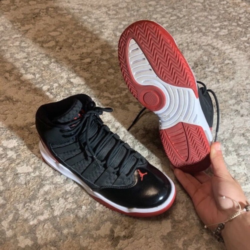 Jordan athletic shoes like new, size 38.5, Nike black and red