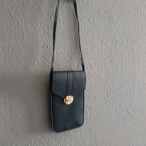 Crossbody bag with gold clasp like new, black