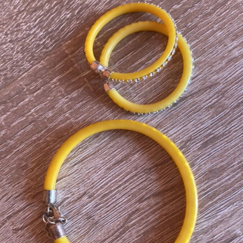 Jewelry set yellow color like new