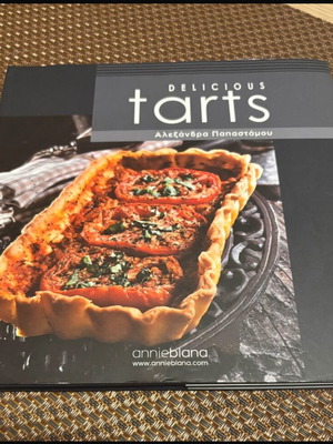Delicious Tarts βιβλίο συνταγών σαν καινούργιο, γλυκές και αλμυρές τάρτες