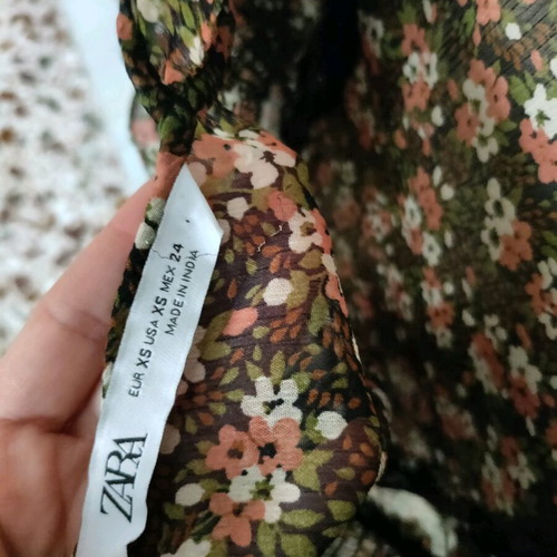 Zara crop top like new, ruffled sleeves, semi-transparent material