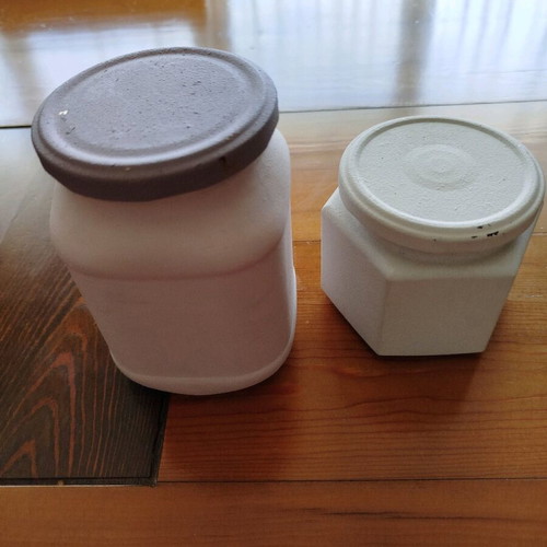 Glass jars used, set with screw lids, 720ml and 220ml