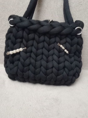 Handmade shoulder bag with marshmallow yarn and clasp new