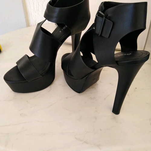 Divided women's black sandals size 40 with 13cm heel, like new