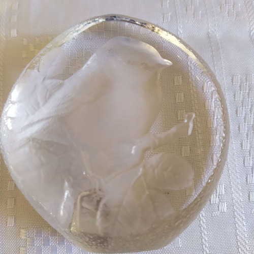 Crystal paperweight with bird design Mats Jonasson like new