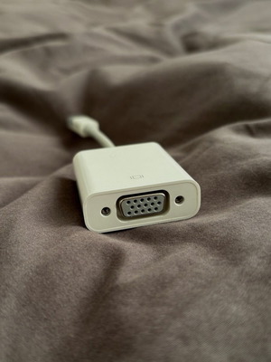 Apple Mini Display Port to VGA Adapter like new Model A1307