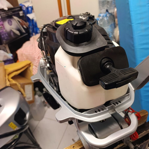 Honda outboard motor 4 hp upgraded to 6 hp like new with stand