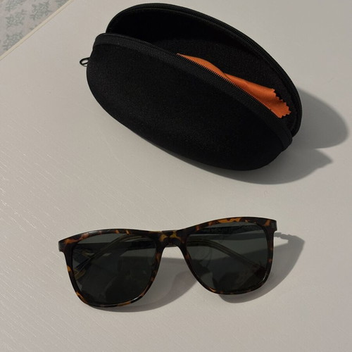 EL Gio tortoiseshell polarized sunglasses with black metal arms