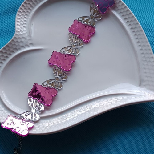 Plexiglass choker with teddy bears and butterflies like new, pink and silver