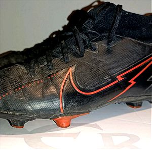 Παπούτσια ποδοσφαίρου με φθορές