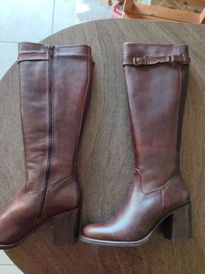 Fratelli Petridi women's boots size 39 like new, brown