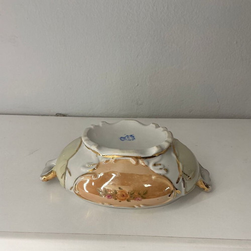 Vintage porcelain with gold details like new, collectible piece