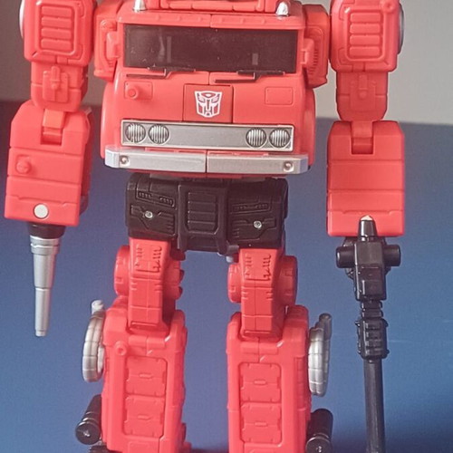 War for Cybertron Kingdom Voyager class Autobot Inferno figure like new