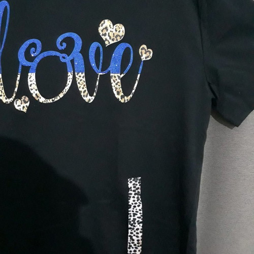 Γυναικεία μπλούζα μαύρη με σχέδιο Love από μπλε στρασάκια, καινούργια, μέγεθος S/M