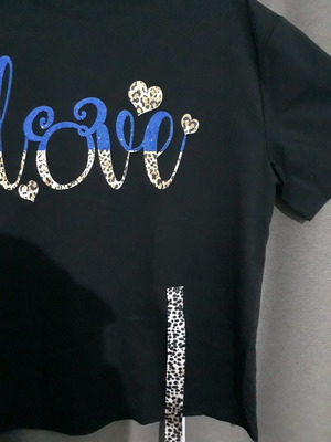 Γυναικεία μπλούζα μαύρη με σχέδιο Love από μπλε στρασάκια, καινούργια, μέγεθος S/M
