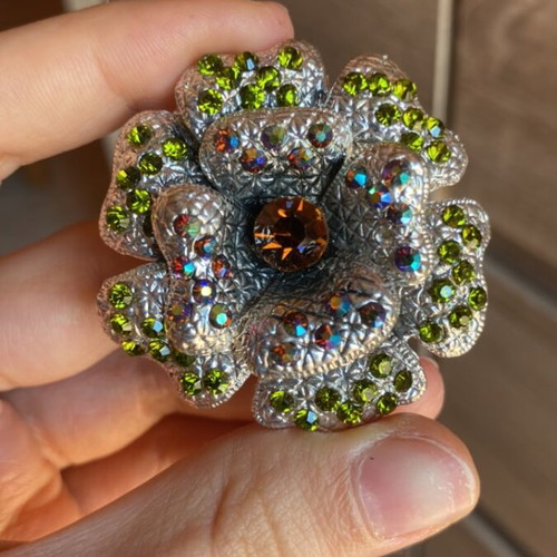 Decorative flower brooch like new, missing one rhinestone