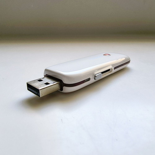 Vodafone K3715 3G USB Modem like new