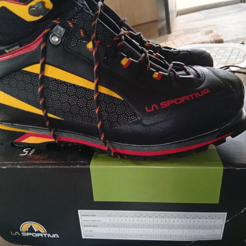 La Sportiva Trango Tower Extreme GTX hiking boots size 44, black yellow