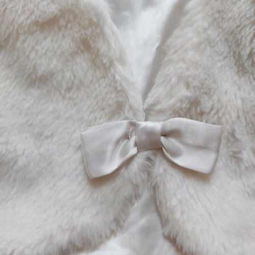 Girl's dress for 4 years with fur like new, white