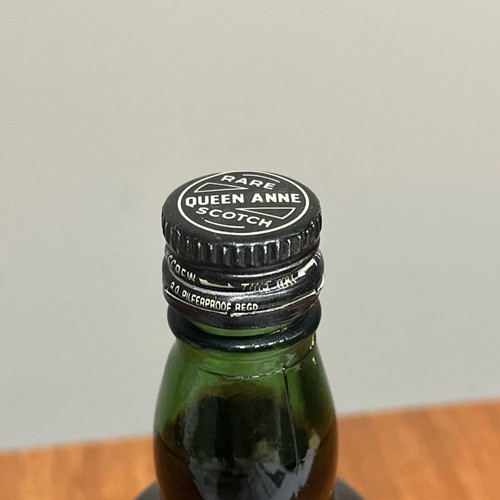 Queen Anne vintage whisky miniature new, sealed