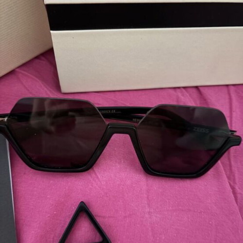 Dione and Zeus sunglasses, black