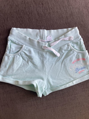 H&M shorts 8-9 years in like new condition with pockets