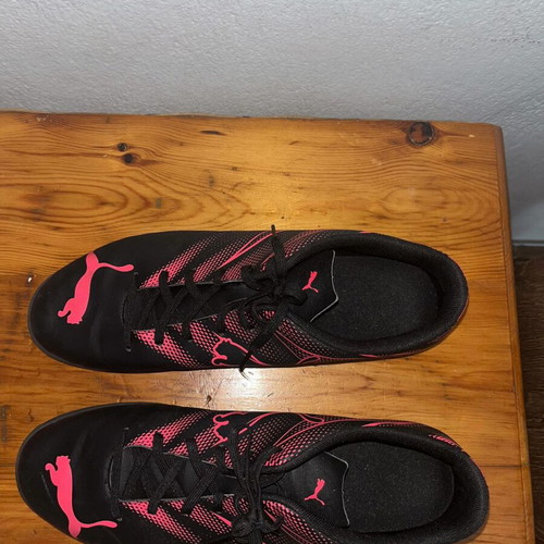 Puma football shoes like new, size EU 46, black with pink details