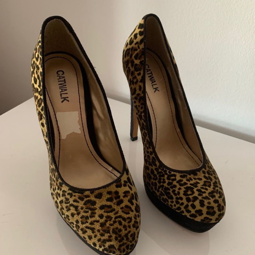 Catwalk tiger print pumps used, size 38