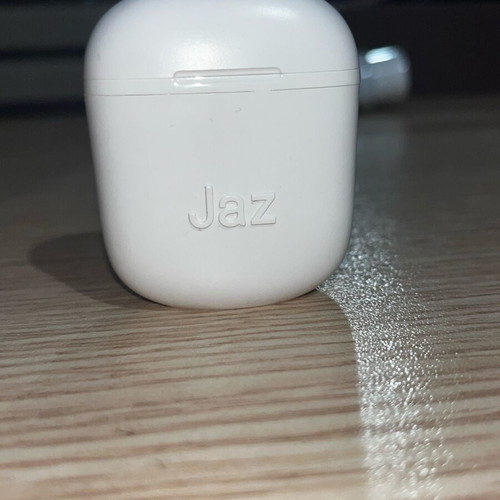 Bluetooth earbuds like new with charger