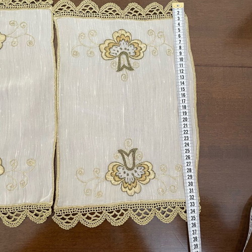 Handmade table runners unused, pack of 4 with gold thread and lace beige