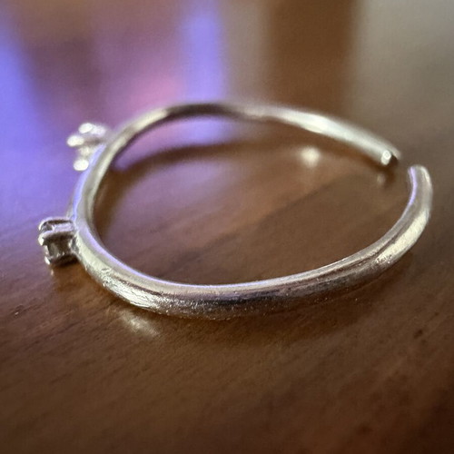 Silver ring with zirconia, adjustable, used