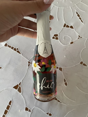 Mini Chic raspberry sparkling wine hand-painted, new