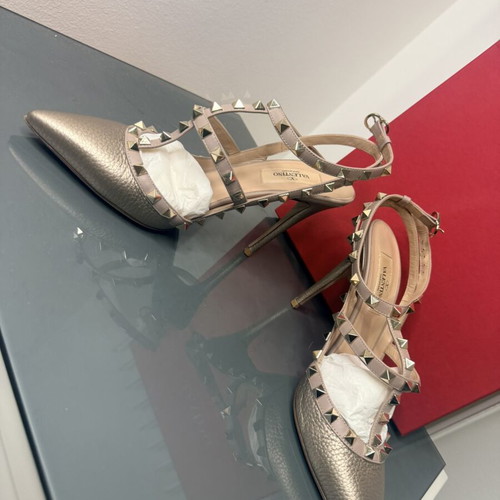Valentino Garavani Rockstud ankle strap pumps, gold metallic, size 38